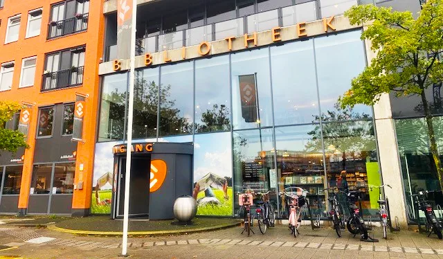 Ingang bibliotheek Purmerend waar Start People zit