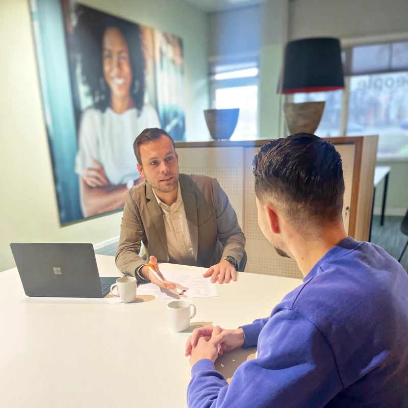 Wouter in gesprek met een werkzoekende over zijn talenten